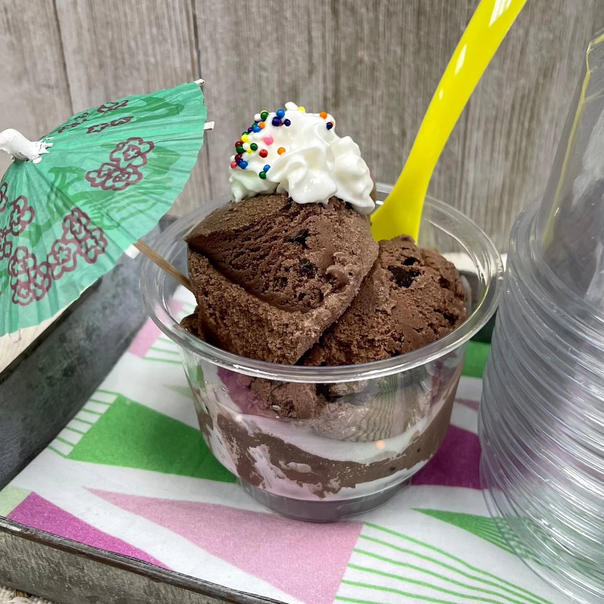 16 Pk Ice Cream Kit with 8 Oz Plastic Dishes, Spoons, Picks Y747