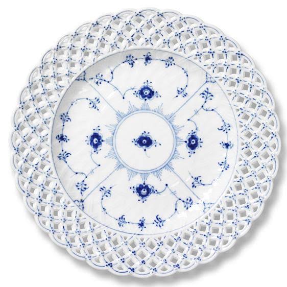 Blue Fluted Full Lace Cake Plate with Open Border Y443