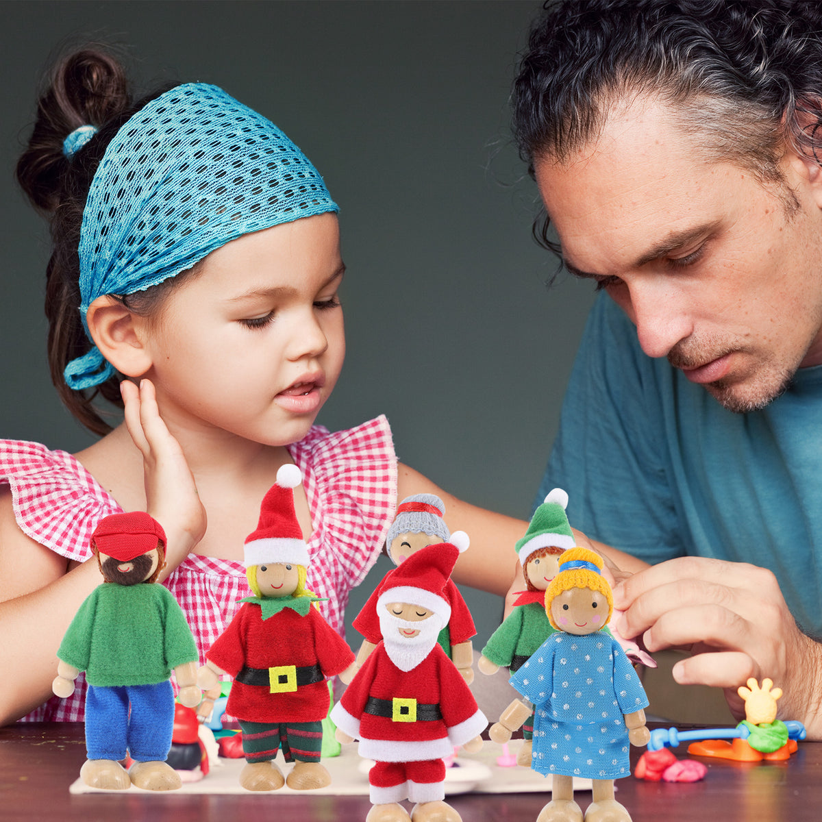 Wooden Dollhouse Play Set with Doll Figures V877458
