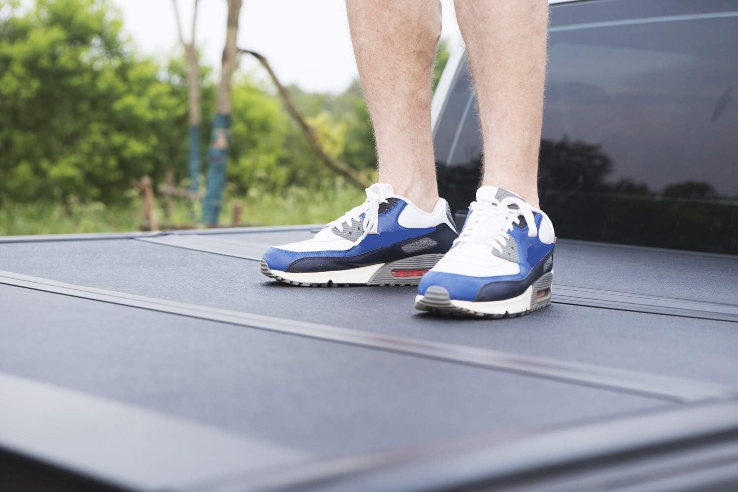 Low Profile Hard Folding Truck Bed Tonneau Cover A681610